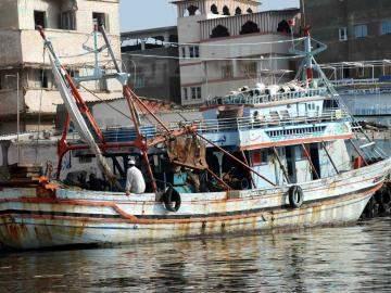 الخارجية تكشف تفاصيل غرق صيادين مصريين في ليبيا